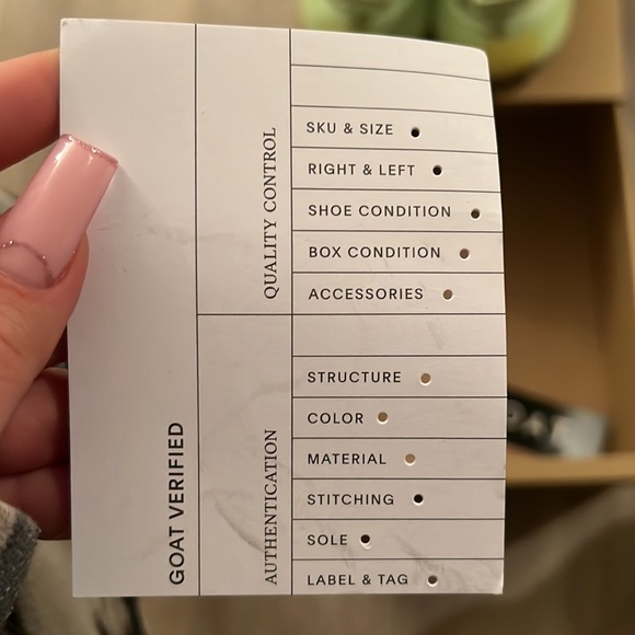 Yeezy Glow Boost 350 V2 GID Glow - Picture 4 of 4